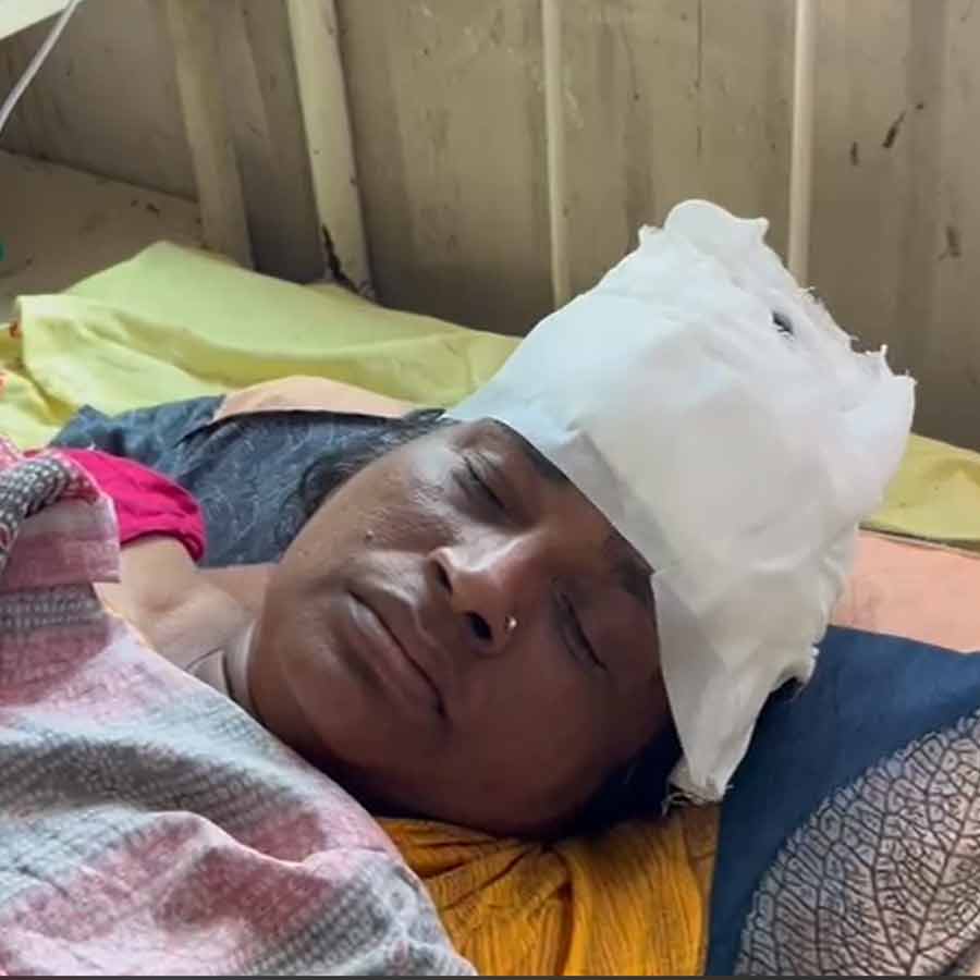 Nursing staff harrased by drunk man in Birbhum health centre, injured dgtld