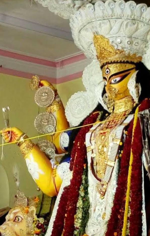 তবে এই জনপ্রিয় প্রতিমা প্রথম থেকেই 'বুড়িমা' নামে পরিচিত ছিল না। প্রবীণদের মতে, সত্তর-পঁচাত্তর বছর আগে এই নাম সম্ভবত দেওয়া হয়েছিল। সময়ের সঙ্গে সঙ্গে চাষাপাড়ার এই প্রতিমা শুধু পুজো নয়, এক জীবন্ত আবেগে পরিণত হয়েছে।