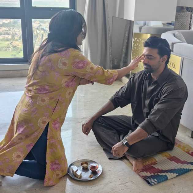 Actor Dev celebrates Bhaiphonta with sister and actress Rukmini Maitra gone to delhi to her brother’s house dgtl