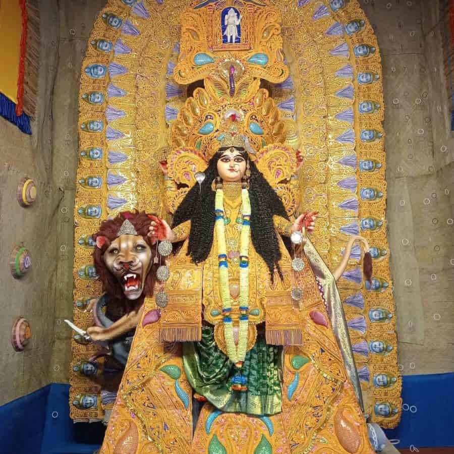 নিরাশ করে না ‘অম্বিকা অ্যাথলেটিক ক্লাব’ও। মানকুণ্ডু স্টেশন থেকে দুই কিমি দূরে এই পুজো এই বছর ৫৫ বছর পূর্ণ করবে। 