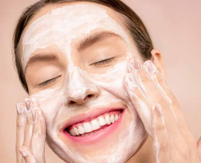 দুধের ক্রিম বা মালাই আপনার ত্বকের জন্য দারুণ উপকারী, বিশেষত যাঁদের ত্বক শুষ্ক।