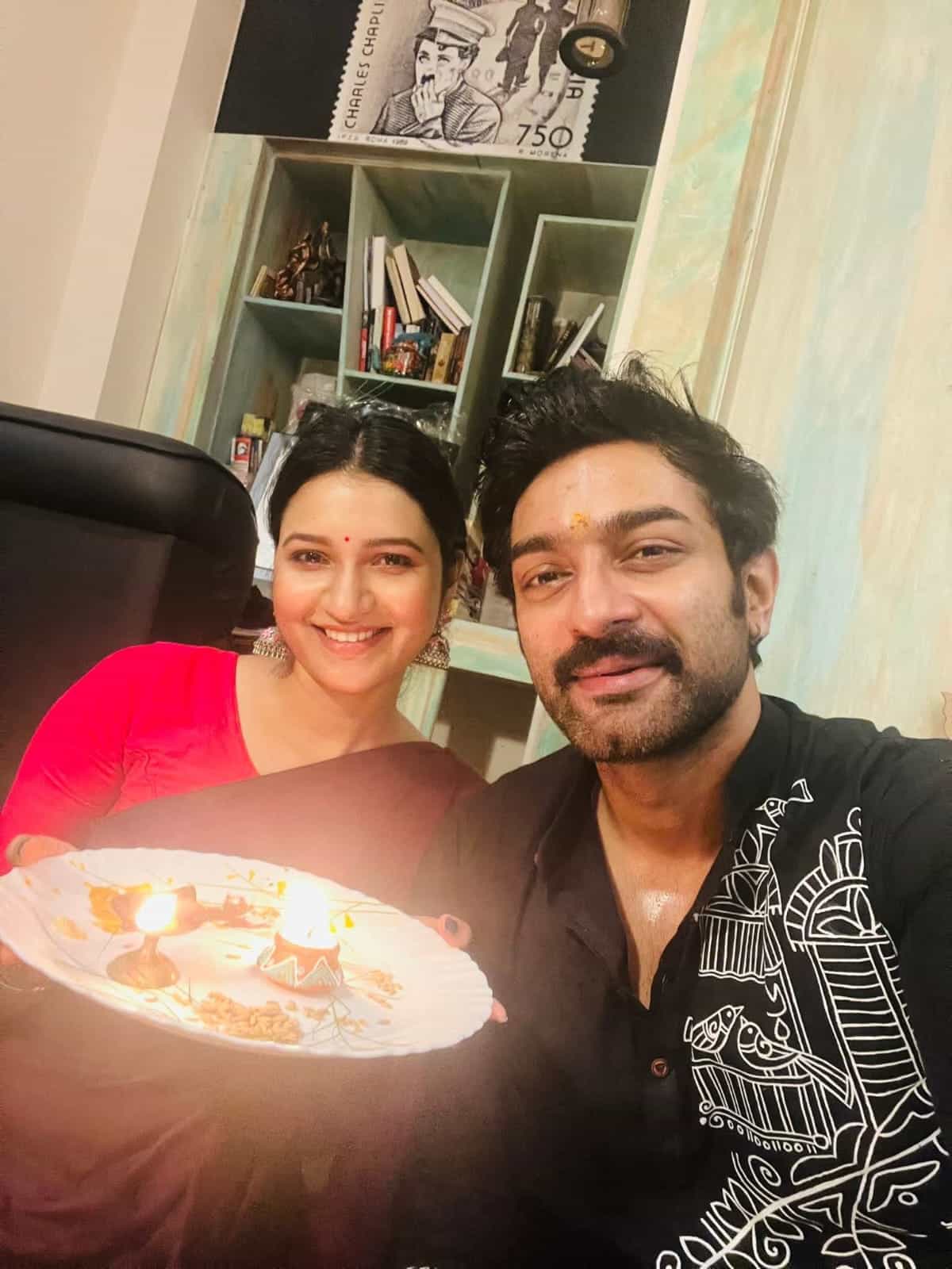 বোনের থেকে ফোঁটা নিলেন জীতু কমলও। 