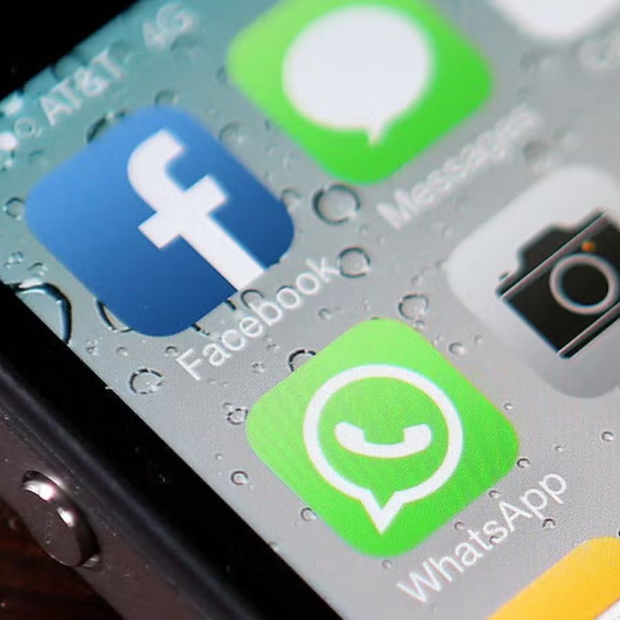 এরই মাঝে নজির গড়ল বালুরঘাটের খাদিমপুর এলাকার মাস্টার পাড়া সর্বজনীন পুজো কমিটি। 