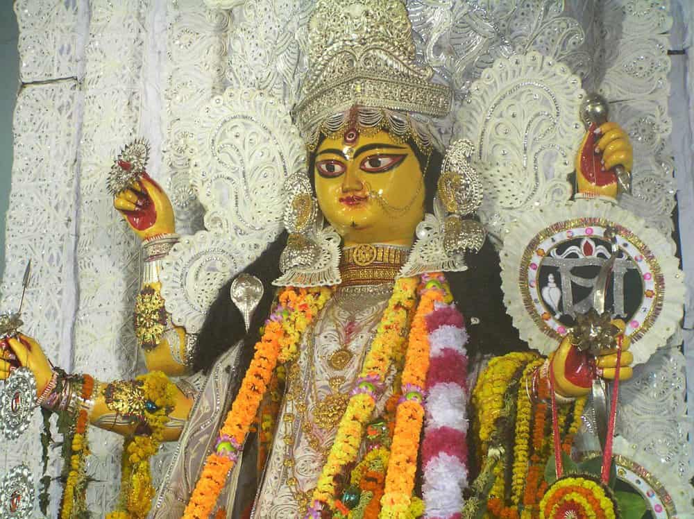 সেই থেকেই শুরু… নিষ্ঠাভরে জগদ্ধাত্রীর আরাধনা শুরু হয় বাংলায়। 