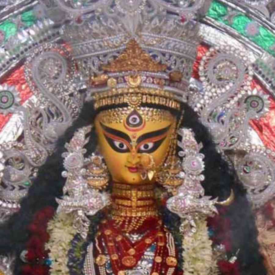  তখন থেকেই নিয়ম মেনে দেবীর বিসর্জনের আগে রাজবাড়ির সামনে দিয়ে ঘুরিয়ে আনতে হয় প্রতিমাকে।  