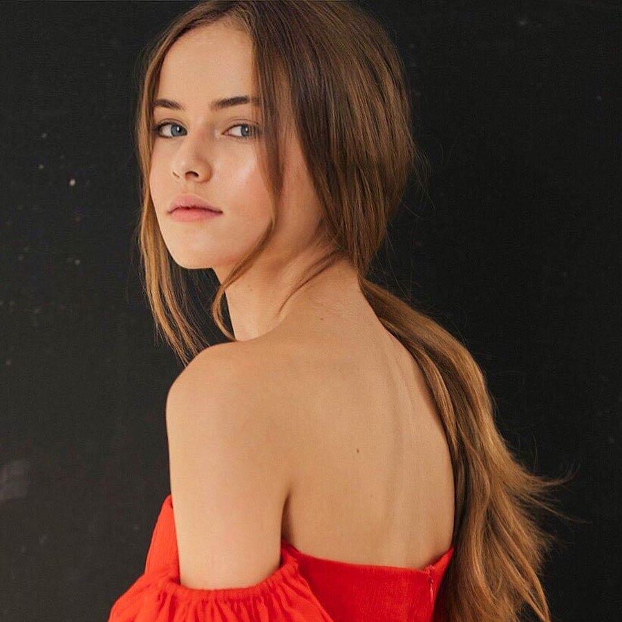 চিরকাল সৌন্দর্যের খ্যাতি ও প্রশংসা পেলেও ক্রিস্টিনা বরাবরই মাটিতে পা রেখে চলতে ভালবাসেন। খ্যাতি, অর্থ, যশ খুব অল্প বয়সে করায়ত্ত হলেও কখনও সেগুলিকে বিশেষ গুরুত্ব দিতে চাননি তিনি। সুপারমডেলের মুকুট মাথায় উঠলেও তারকাখ্যাতি সম্পর্কে উদাসীন দৃষ্টিভঙ্গি রয়েছে তাঁর।