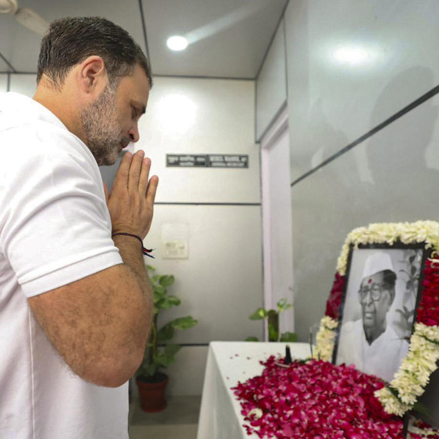 Congress remembers party chief Sitaram Kesri on 25th death anniversary