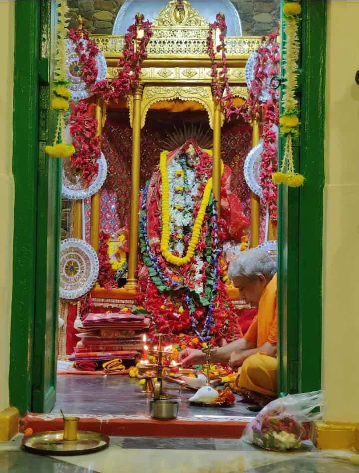  এই মন্দিরেই দেবী জগদ্ধাত্রীর নিত্যপুজো হয়। (এই প্রতিবেদনটি ‘আনন্দ উৎসব’ ফিচারের একটি অংশ)।