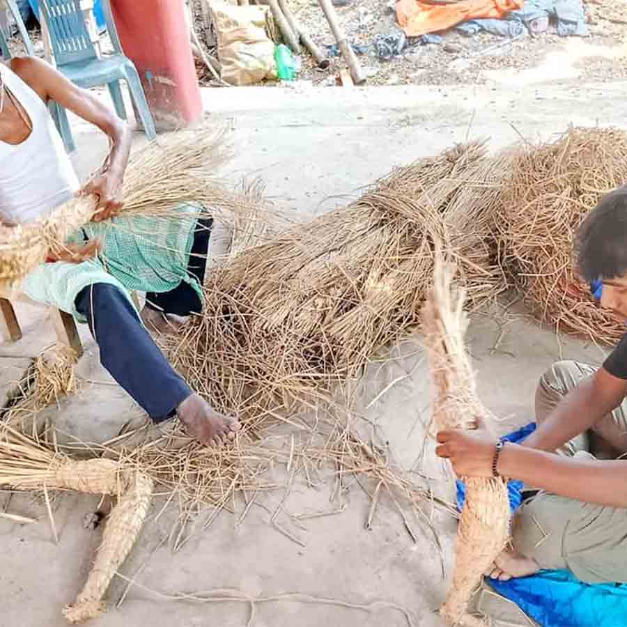 Clay artisans of Kolaghat ot getting abundant straws to make Idols