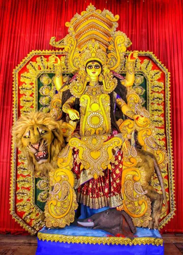  দেবী অহংকে বধ করে বুঝিয়েছিলেন, অহঙ্কারের মায়াজালে জড়িয়ে পড়লে বিনাশ অনিবার্য।  (এই প্রতিবেদনটি ‘আনন্দ উৎসব’ ফিচারের একটি অংশ)।