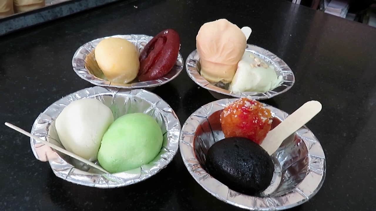 গঙ্গাবক্ষে ভাসমান এই রেস্তরাঁয় প্রাকৃতিক দৃশ্য উপভোগ করতে করতেই জমে উঠুক ভোজনবিলাস। 