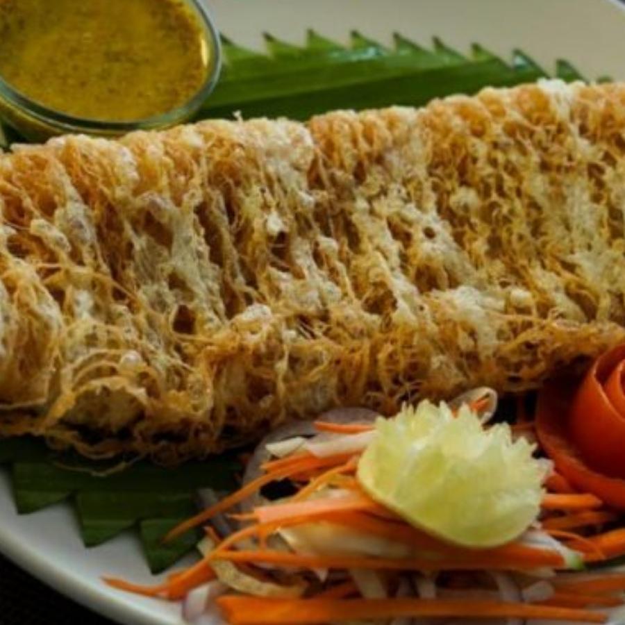 বাঙালি খাবারের পাশাপাশি চাইনিজ়, সি-ফুডের স্বাদ নিতে চাইলে ‘মিত্র ক্যাফে’ও হতে পারে সেরা ঠিকানা। 