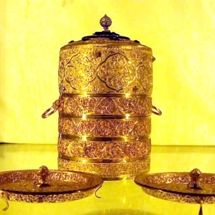 Two thieves once stole 300 crore golden tiffin box of Hyderabad Nizam just to have Biriyani in it
