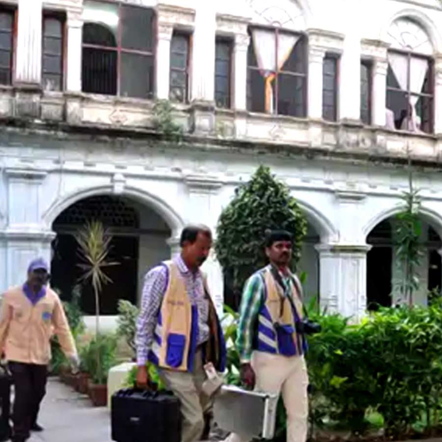 Two thieves once stole 300 crore golden tiffin box of Hyderabad Nizam just to have Biriyani in it