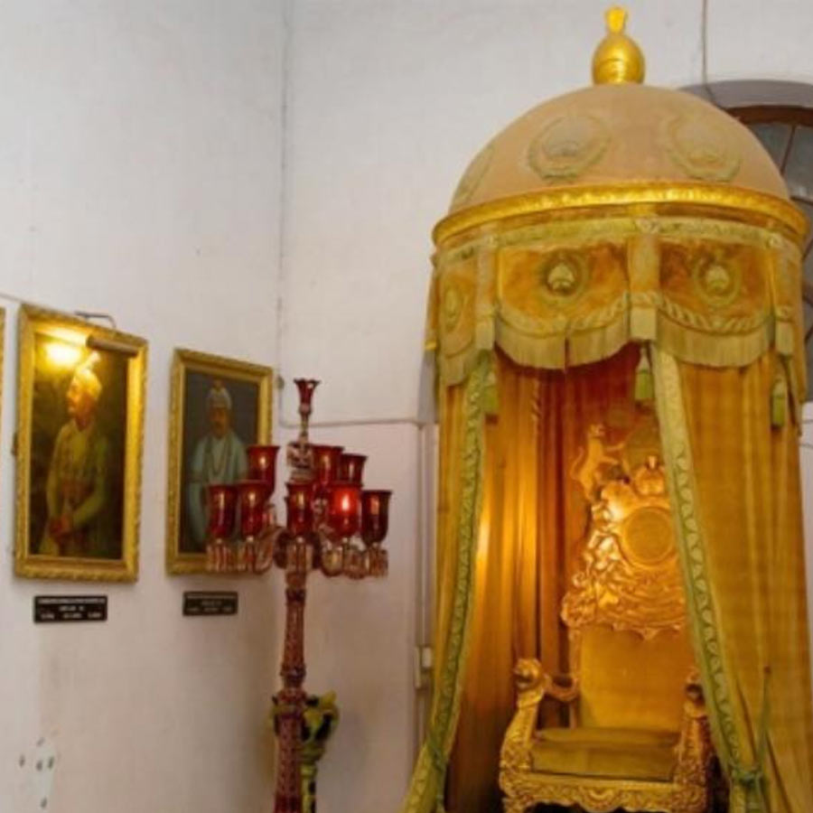 Two thieves once stole 300 crore golden tiffin box of Hyderabad Nizam just to have Biriyani in it