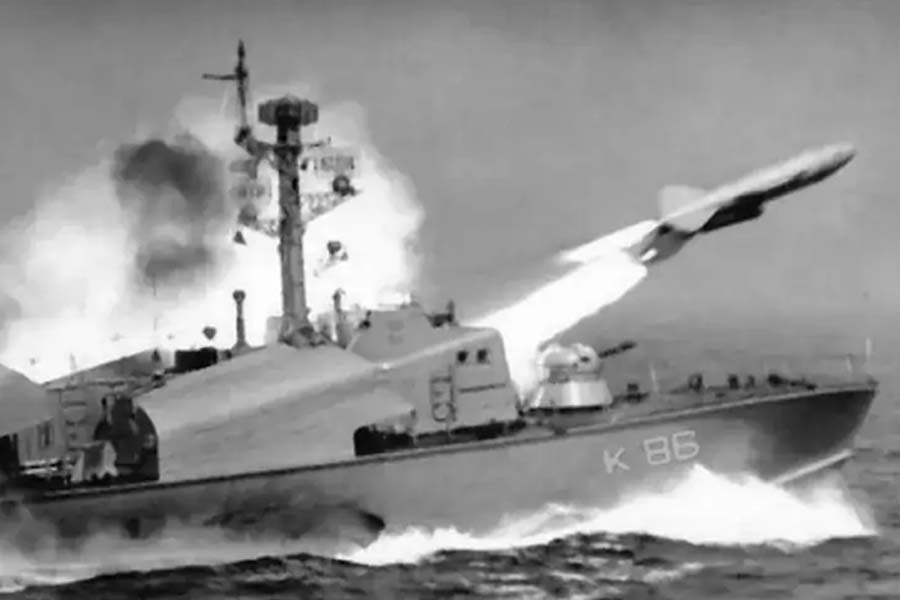 Indian Navy especially INS Vikrant became nightmare for Pakistan due to vulnerable coastline of Islamabad, here are details 