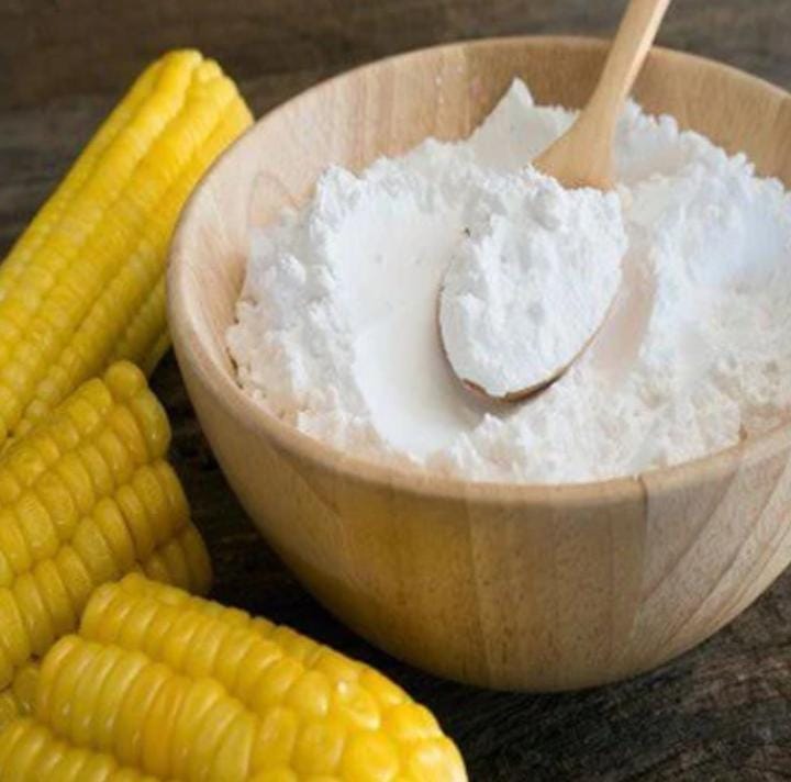 এ বার প্রয়োজন মাছগুলিকে ম্যারিনেট করা। তার জন্য ভেটকি মাছগুলিকে ভাল করে ধুয়ে তাতে আদা বাটা, রসুন বাটা, কিছুটা গন্ধরাজ লেবুর জেস্ট, গোলমরিচের গুঁড়ো, সামান্য কর্নফ্লাওয়ার মাখিয়ে রাখতে হবে। এটিকে মিনিট ১৫ সরিয়ে রাখুন। 