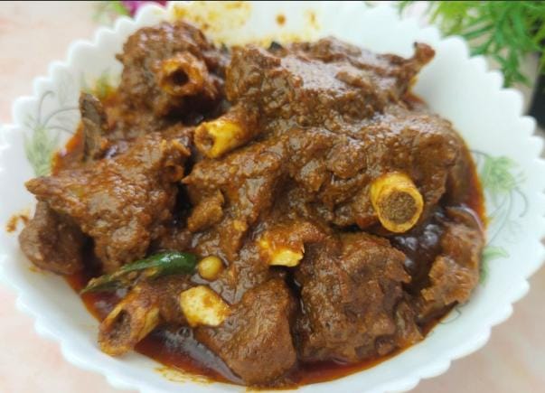 ঝোল গা মাখা হয়ে এলে, মাংস ভাল ভাবে সেদ্ধ হয়ে গেলে গরম গরম পরিবেশন করুন মাংসের বিরিঞ্চি। (এই প্রতিবেদনটি ‘আনন্দ উৎসব’ ফিচারের একটি অংশ)।