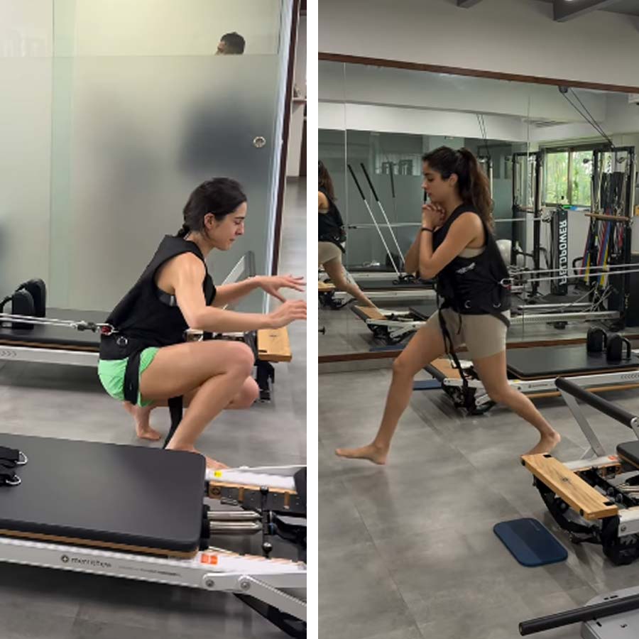 সারা-জাহ্নবীর পিলাটিজ় অনুশীলনের চর্চা।