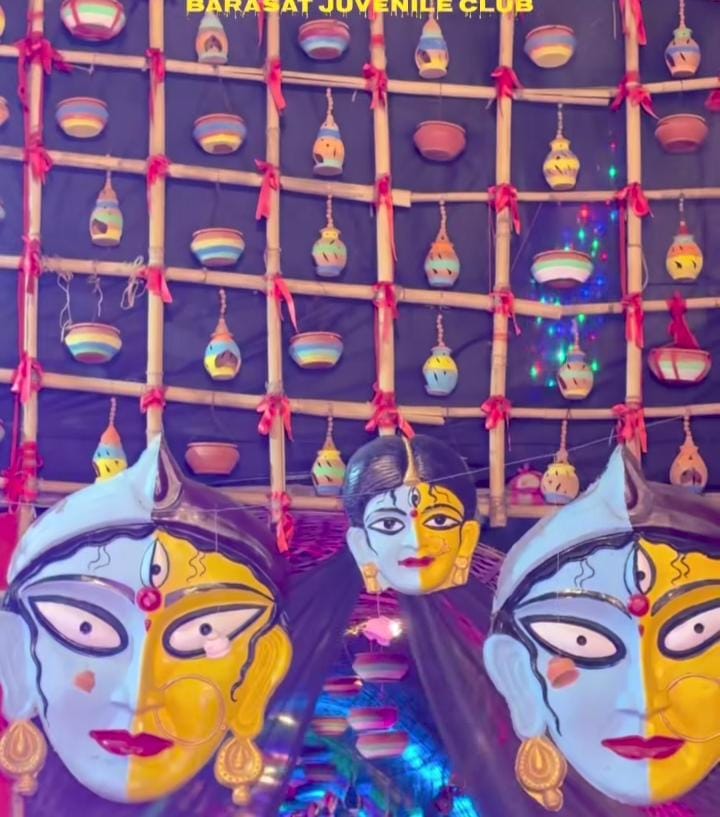 অভিনব আলোকসজ্জার সঙ্গে তাঁর উগ্ররূপের নাচ দেখে গায়ে কাঁটা দেওয়াটাই স্বাভাবিক।  (এই প্রতিবেদনটি ‘আনন্দ উৎসব’ ফিচারের একটি অংশ)।