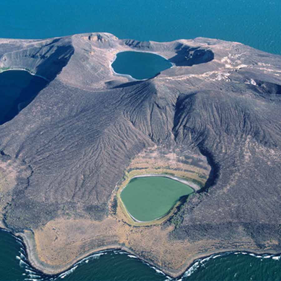 ১৯৩৫ সালে ইংরেজ অভিযাত্রী ভিভিয়ান ফুশ একটি ভূতাত্ত্বিক অভিযানে এই অঞ্চলে যান। তাঁর দলের দুই সদস্য, বিজ্ঞানী মার্টিন শেফলিন এবং বিল ডেসন পরিদর্শনের জন্য চলে যান এনভাইটনেটে। সেই ছিল তাঁদের শেষযাত্রা। এর পর থেকে তাঁদের আর কখনও দেখা যায়নি।