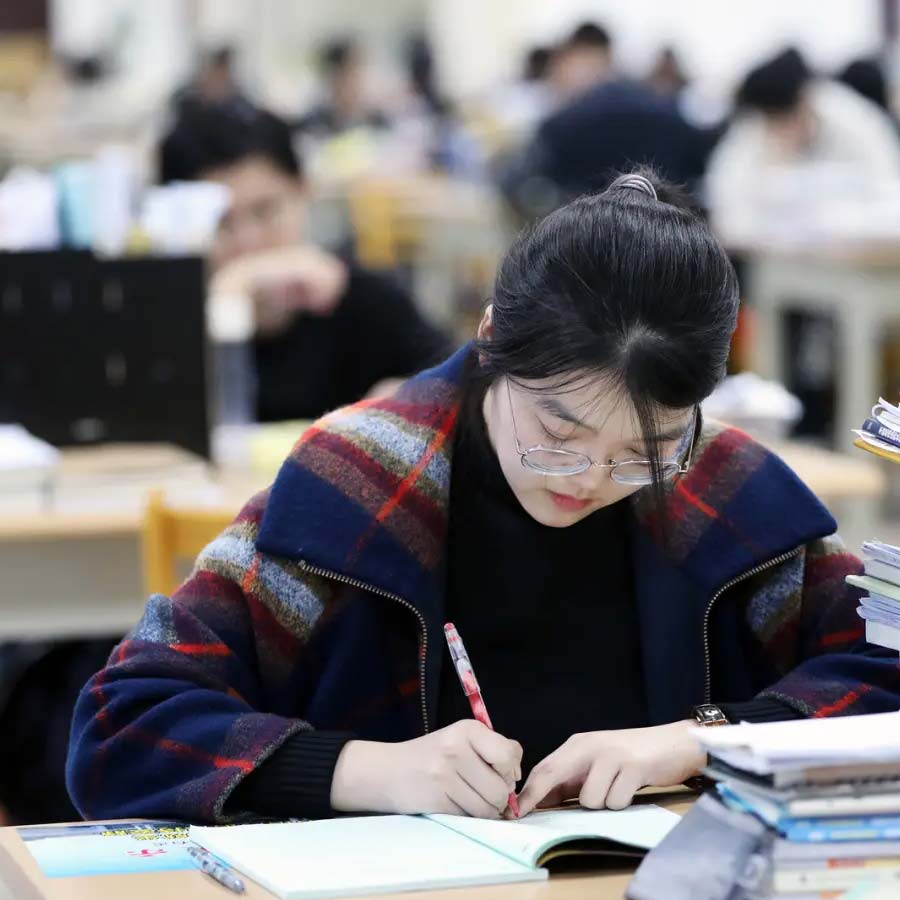 USA alleges of sex warfare for stealing tech secrets with the help of female spies against China and Russia 