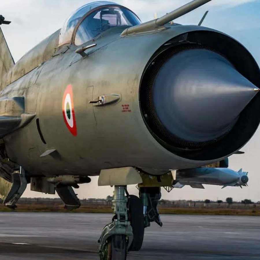 USA alleges of sex warfare for stealing tech secrets with the help of female spies against China and Russia 