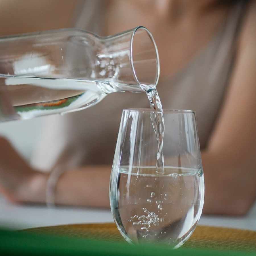 শারীরিক কার্যকলাপ সঠিক ভাবে পরিচালনা করতে হলে শরীরে জলের পর্যাপ্ত জোগান জরুরি।