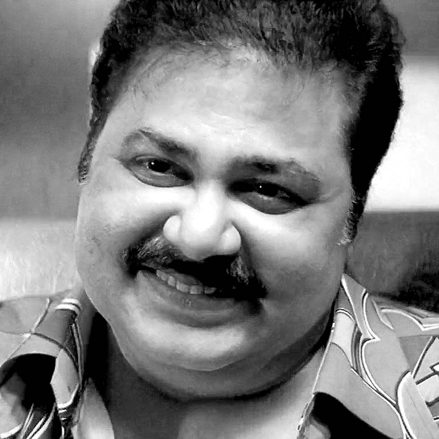 Hojatxonada siyish video Hojatxonada siyish video