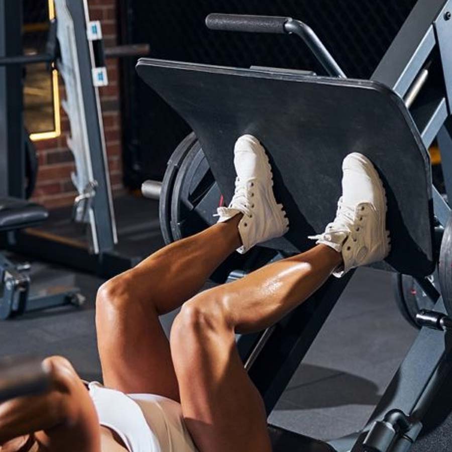 লেগপ্রেস মেশিন।