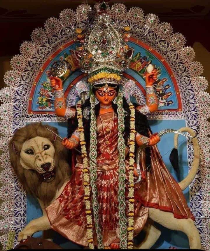 পুজোয় রয়েছে বলিপ্রথাও। তবে বলি দেওয়া হয় ৪টি চালকুমড়ো ও ৪টি আঁখ। (এই প্রতিবেদনটি ‘আনন্দ উৎসব’ ফিচারের একটি অংশ)।