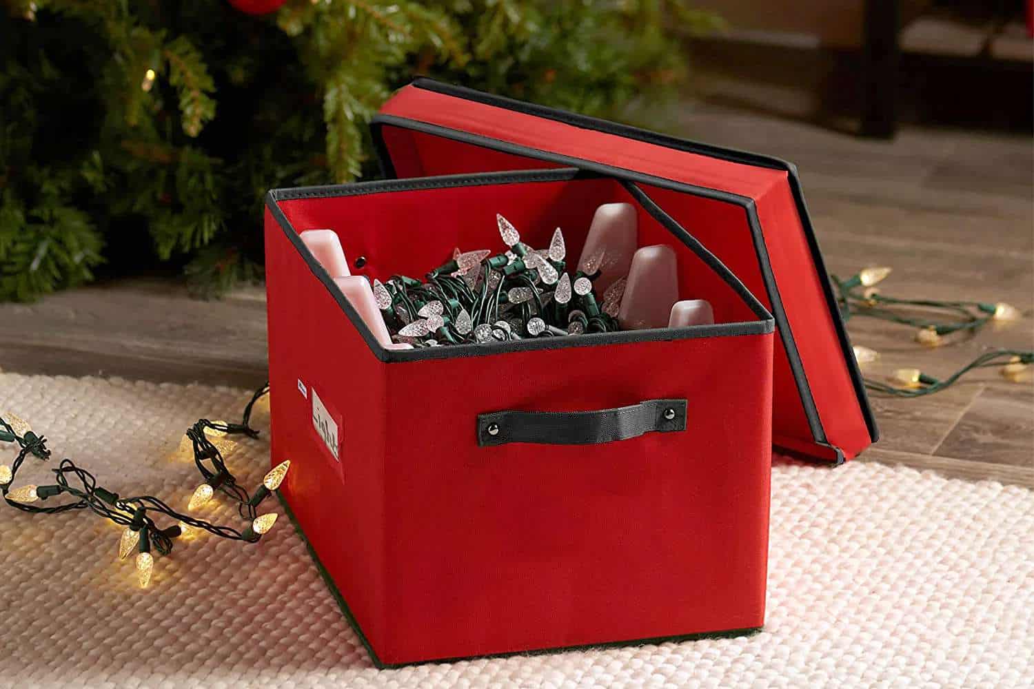 পরিষ্কারের বেলায় খুব ভেজা কাপড় এড়িয়ে, হালকা নরম কাপড়ে আলতো করে ধুলো-ময়লা মুছে দিন। ইলেকট্রনিক্স অংশ বা ড্রাইভার বক্সে যেন জল না ঢোকে, সেই খেয়াল রাখা দরকার।