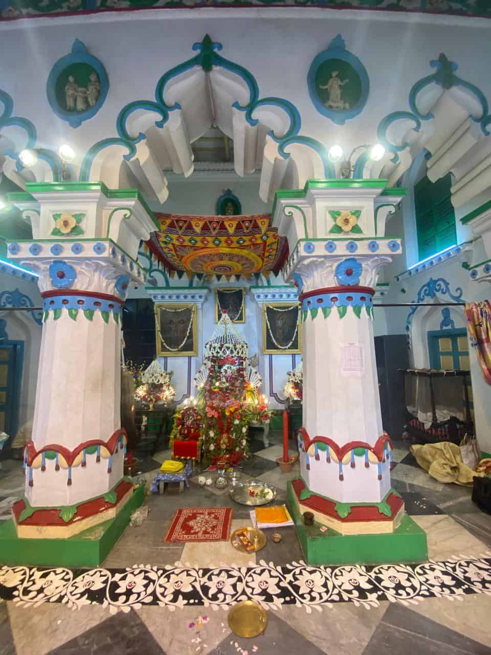 রায় পদবিটি তাঁদের পাওয়া সম্মান, কুলদেবী জগদ্ধাত্রীর পুজোয় বংশধররা আজও পাল পদবি ব্যবহার করেন। 