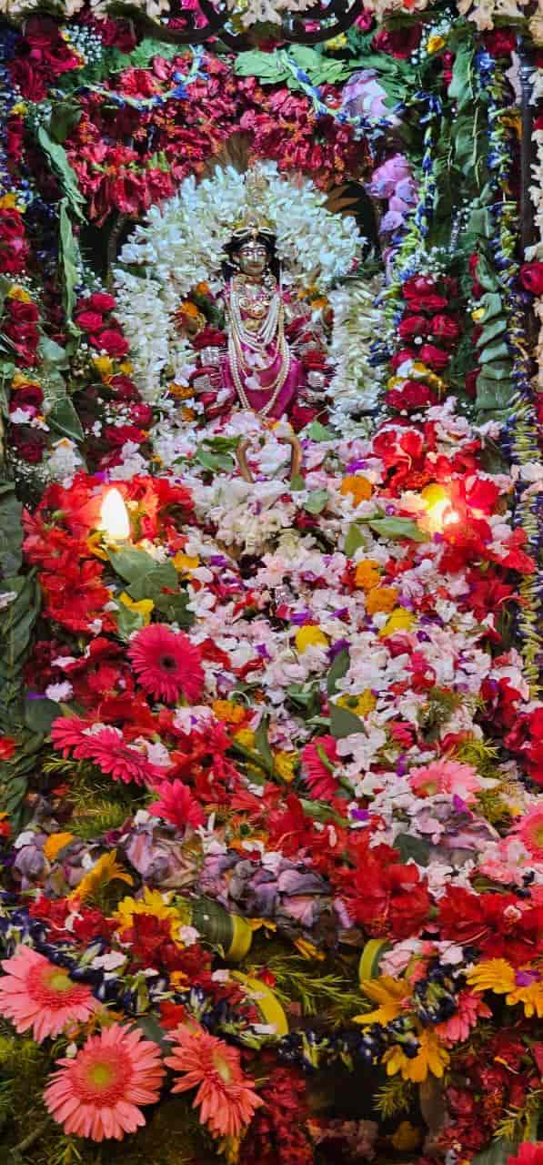 এই পুজো এ বছর পা দিচ্ছে ৯৭তম বর্ষে। তাঁদের রয়েছে ১৬৮তম বর্ষের বিখ্যাত বদন চাঁদ রায় বাড়ির দুর্গা পুজো।। 