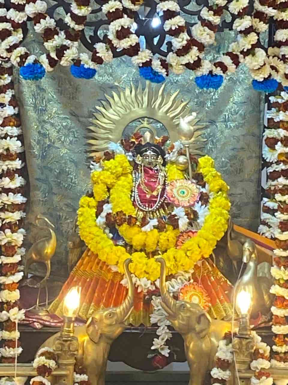 সপ্তমী থেকে নবমী— এই তিন দিন আমিষ খাওয়া বারণ। নবমীর দিন মূল পুজো হয়, চলে সঙ্কল্প থেকে আরতি ও সন্ধিপুজো।