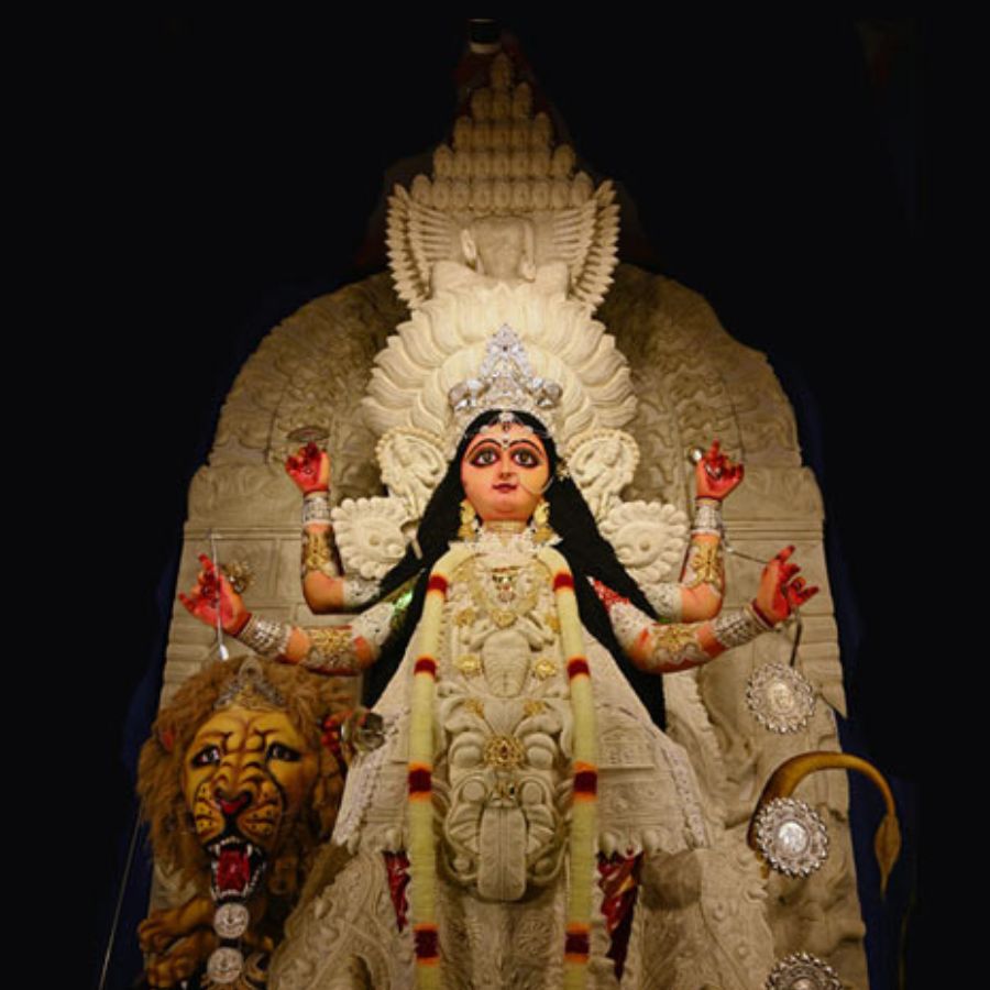 Famous jagadhatri puja in kolkata with less crowd than chandannagar dgtl