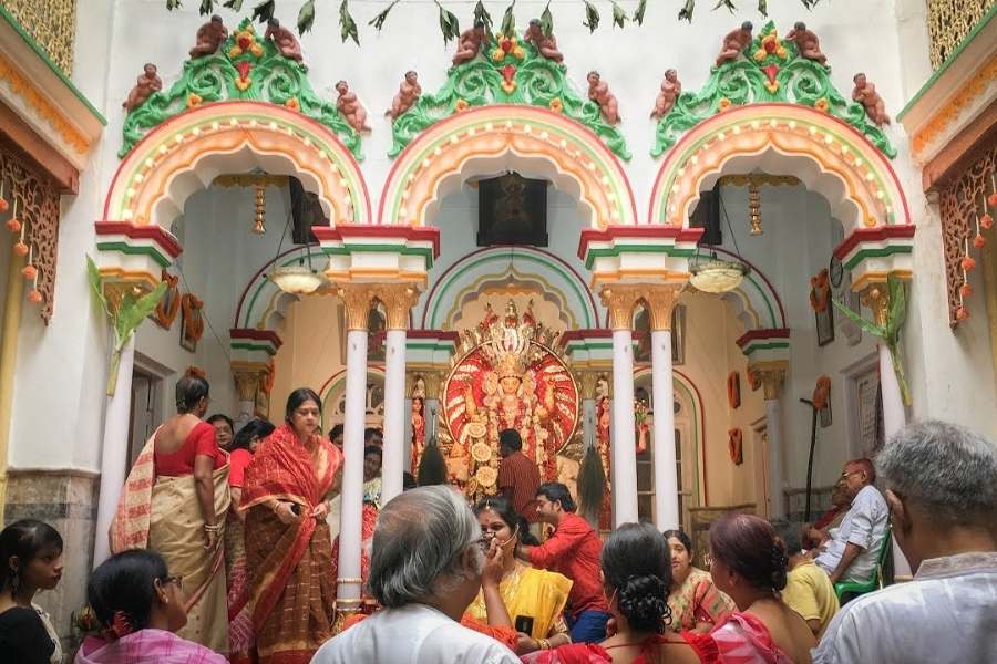 কলকাতার এই বনেদি বাড়ির জগদ্ধাত্রী পুজো হতাশ করবে না কাউকেই। 