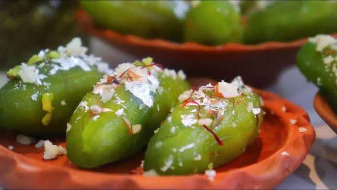  কিন্তু ভাইফোঁটায় দেখা হয়নি তো কী হয়েছে? এ বার প্রিয় ভাই ঘরে ফিরলে তাঁর মন খুশি করতে বাড়িতেই বানিয়ে ফেলতে পারেন এই বিশেষ মিষ্টি। 