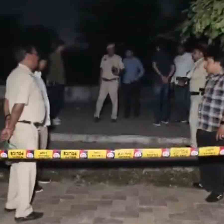 শনিবার রাতে ঘটনাস্থলে দিল্লি পুলিশ। ছবি: সংগৃহীত।