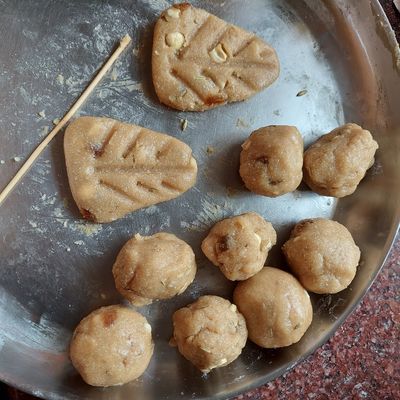  এ বার লেছি কেটে নিন ছোট ছোট করে। তার পর সেটাকে মনের মতো আকার দিন। 