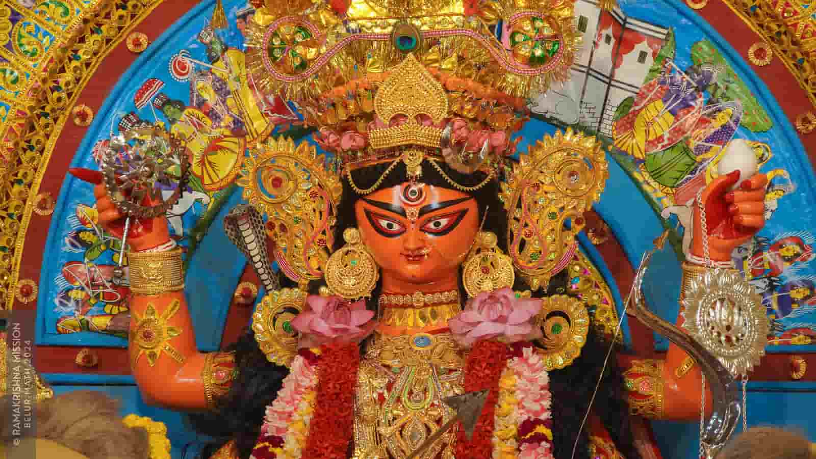 দেবতাদের দেওয়া অস্ত্র হাতে তিনি নামেন রণক্ষেত্রে। জয়ী হন। 