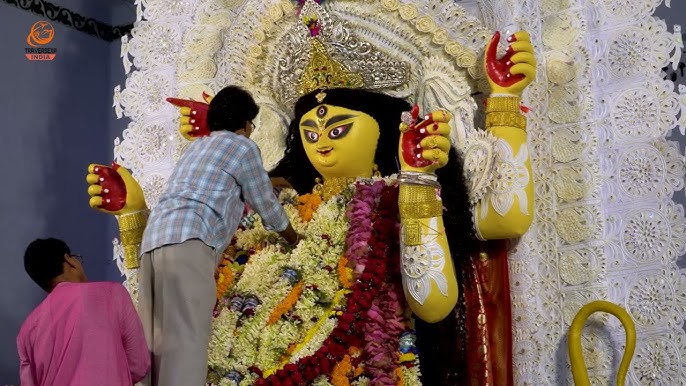 সেটিকে ধরা তো দূর, কোনও দেবতা তা আটকাতে এবং ধ্বংস  পর্যন্ত করতে পারলেন না। 