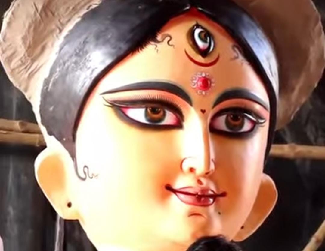 ইতিমধ্যেই হয়ে গিয়েছে দেবীর চক্ষুদানের পর্ব। 