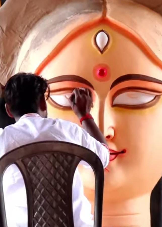 ৭৭তম বর্ষে দেবী-সাজে ফুটে উঠছে ‘আমাদের পৃথিবী’। 