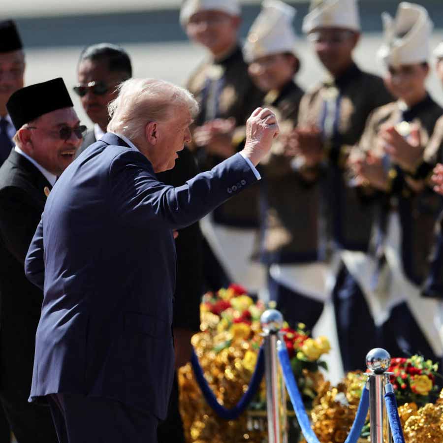 Donald Trump does his iconic dance as he arrives in Malaysia for Asean summit dgtl