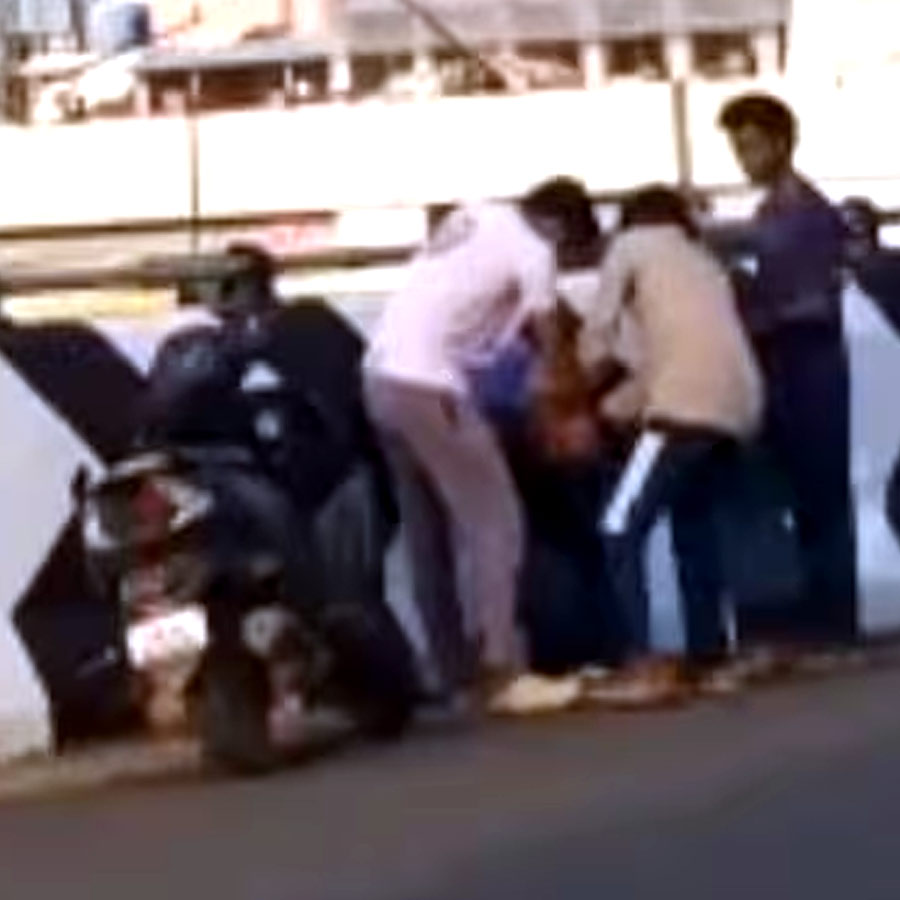 Tamil Nadu man harasses girl, her friends stage fake robbery to avenge her, viral video emerges dgtl