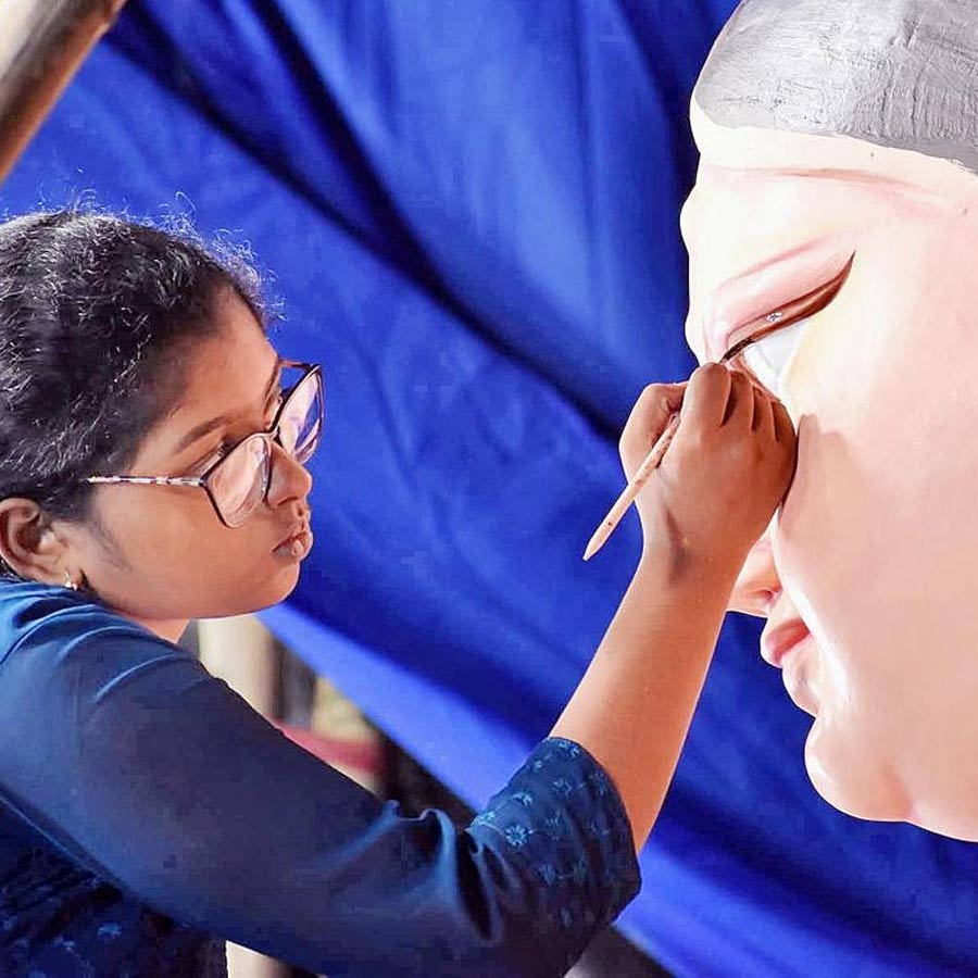 A seventeen-year-old girl painted eyes of several Jagadharti idols in Chandannagar