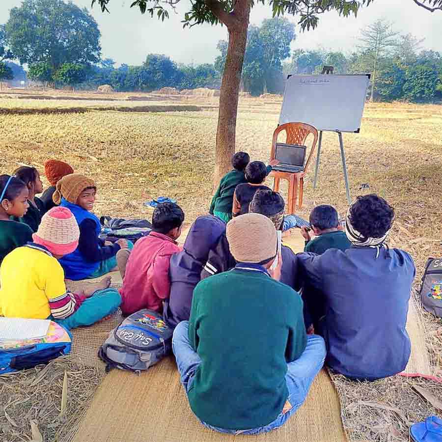 Students crowding at a school out in nature at Farakka