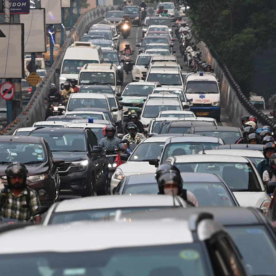 Average commute time in Kolkata is worst now in recent times, do you know how many days are lost every year waiting for a green light dgtl