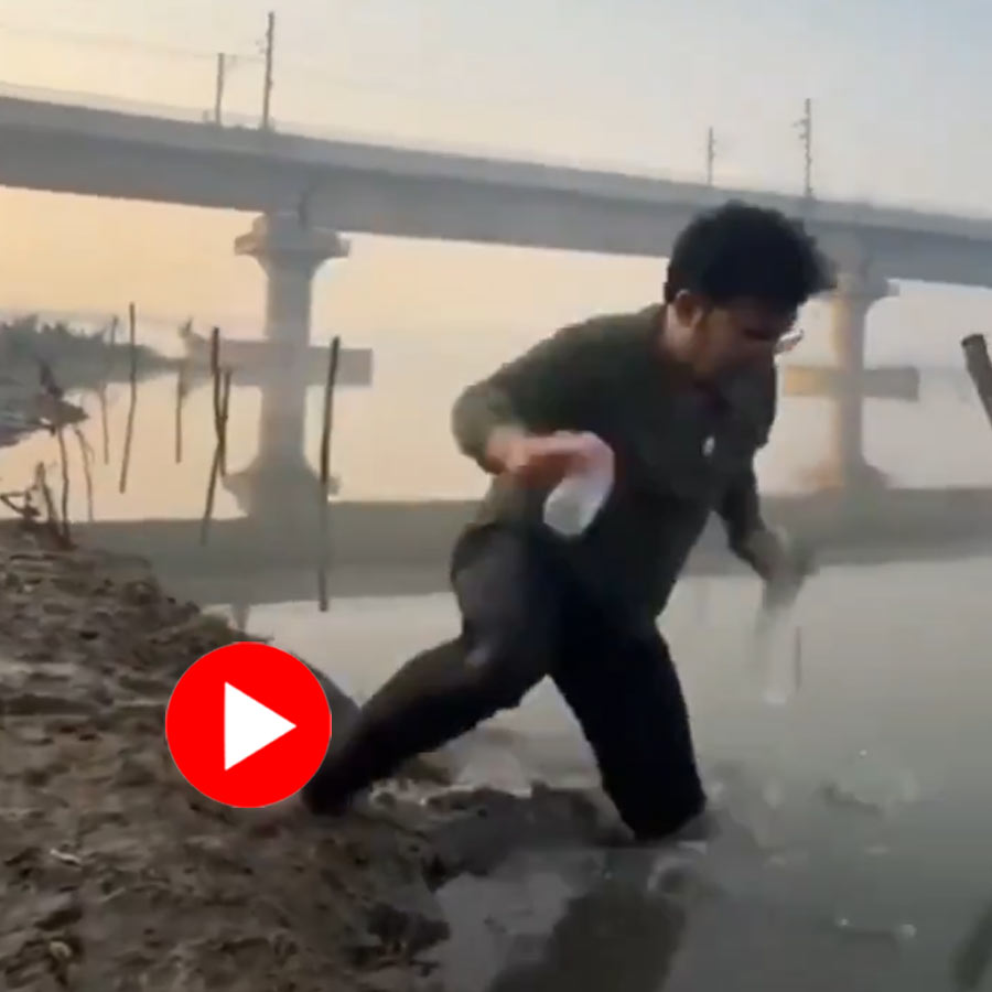 Video shows BJP MLA from Delhi slips in Yamuna River while making reel